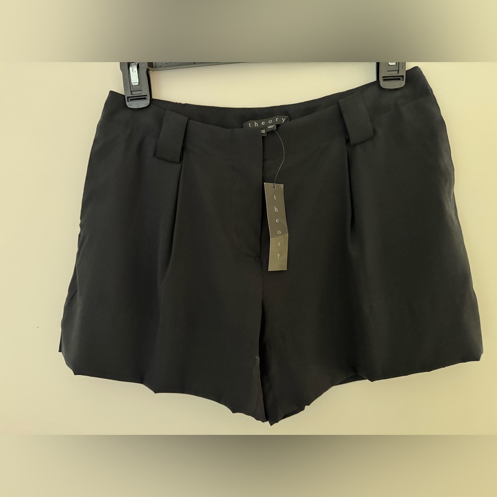 $180 NWT Theory SHERLYN Black Short Sz 00 95% Silk  Side Pocket Back Pocket